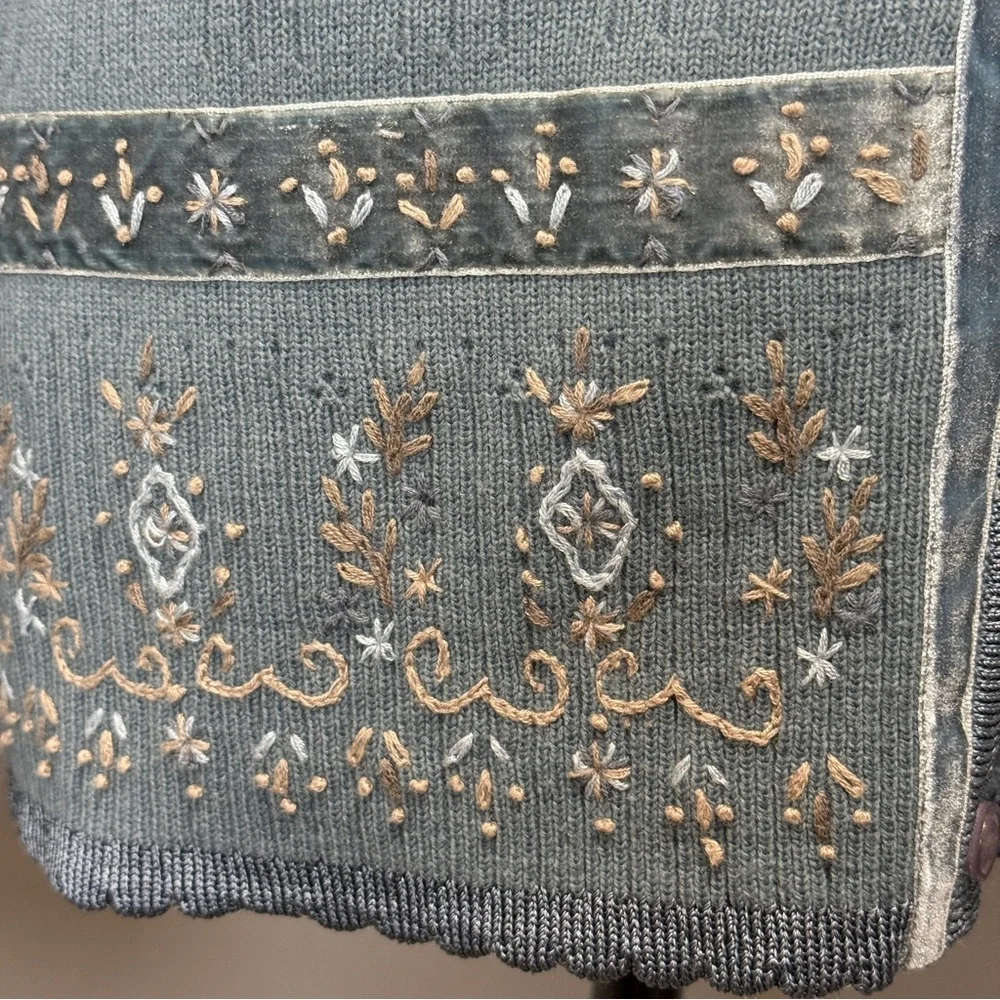 Koret Embroidered Sweater Womens M Cardigan Velvet Ribbon Trim Cottagecore Soft - Picture 6 of 9